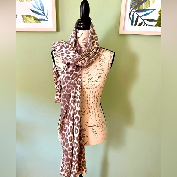 Stylish Leopard Print Scarf/Shawl - Picture 1 of 6